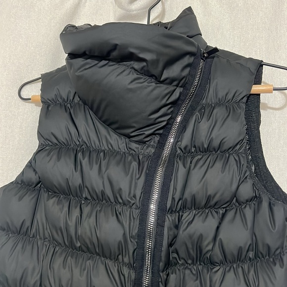 Athleta Puffer vest - Picture 3 of 4